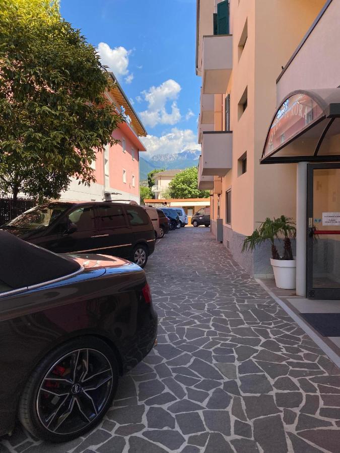 Hotel Aurora & Appartamenti Torbole Sul Garda Kültér fotó
