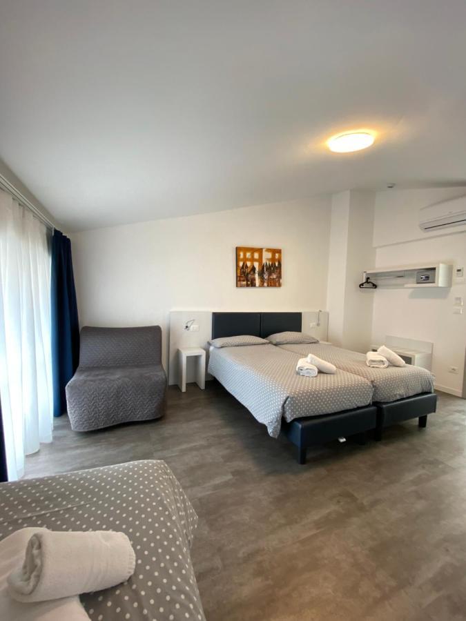 Hotel Aurora & Appartamenti Torbole Sul Garda Kültér fotó